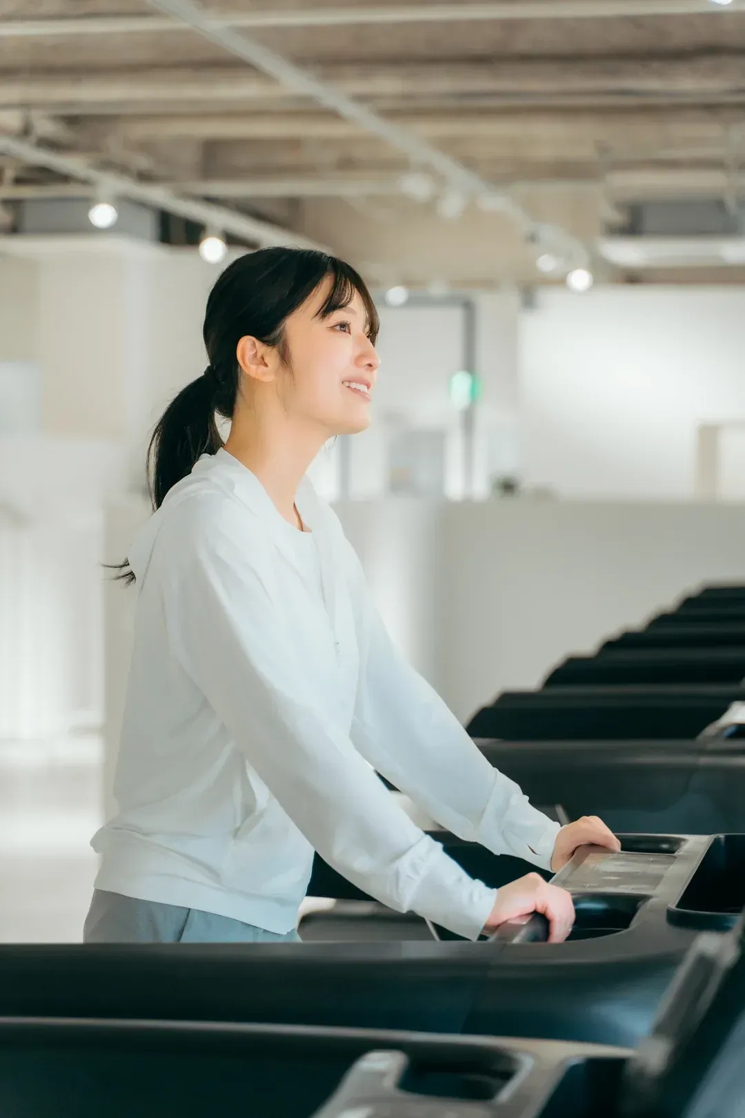 POCKET FITNESSのトレッドミルで運動する様子